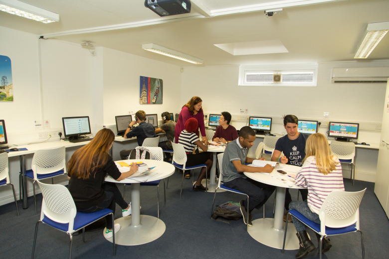 Школа английского языка Kaplan в Кембридже, Великобритания