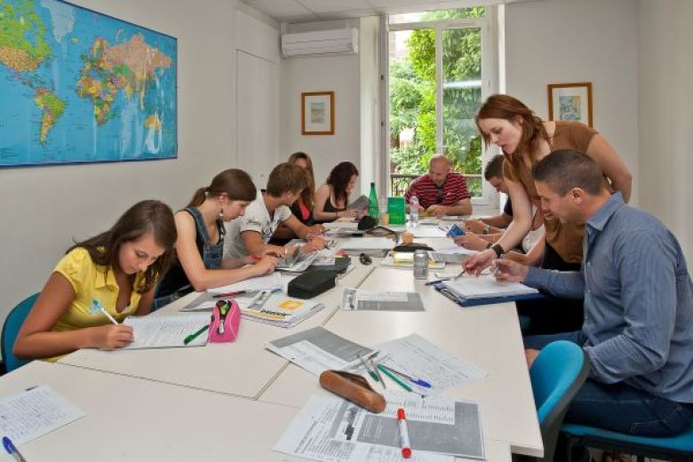Подготовка к экзамену DELF в Azurlingva, Франция