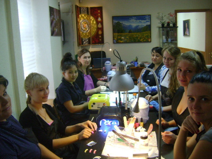 Центр обучения ногтевому сервису и косметологии "Beauty House"