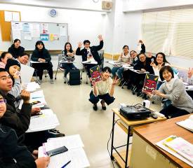 Фото студентов на занятиях японским языком