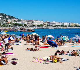 Cannes_beach.jpg